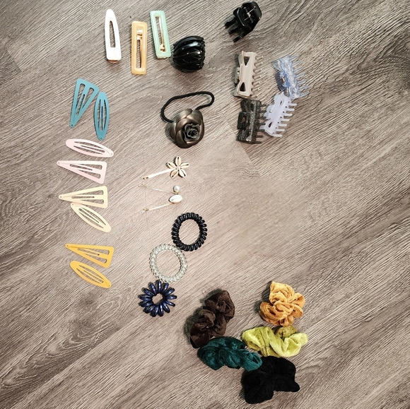 Hair Accessories - Picture 1 of 5